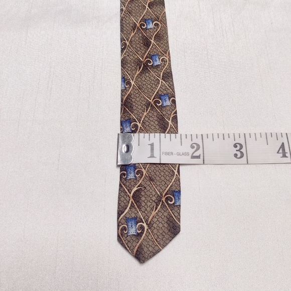 VTG Christian Dior Tie 100% Silk Gold Blue Pattern Made in Canada - Picture 10 of 10